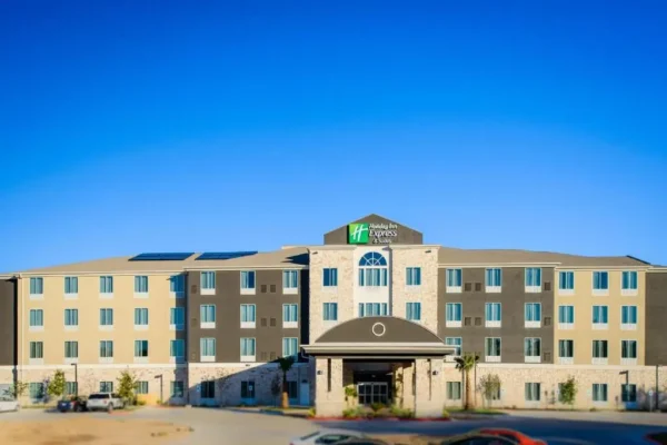 Bronze Package: Holiday Inn Express Arboretum, Austin 3*